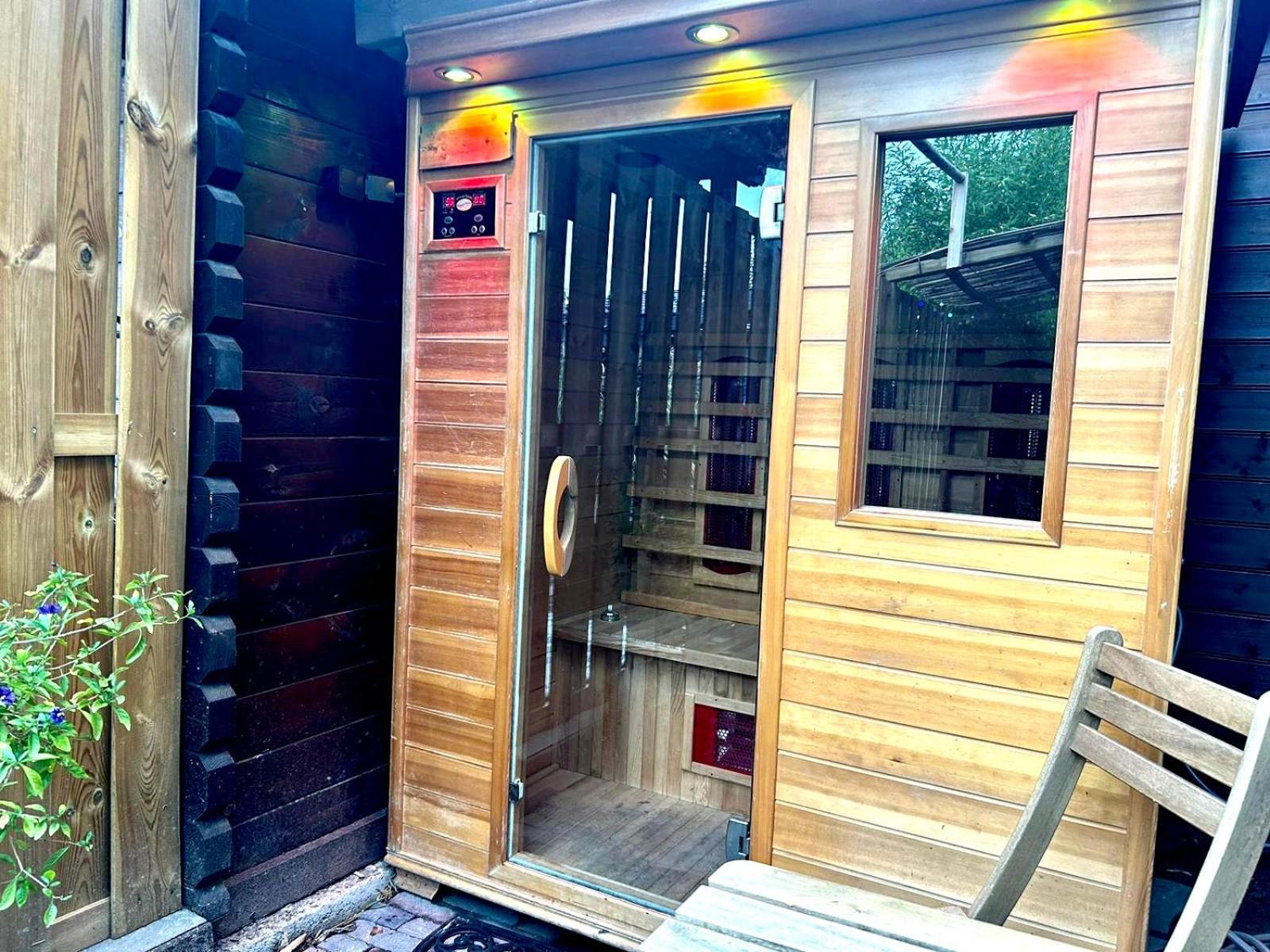 Jungle Style Lodge With Jacuzzi ,Sauna And Garden Near Amsterdam Vijfhuizen Экстерьер фото